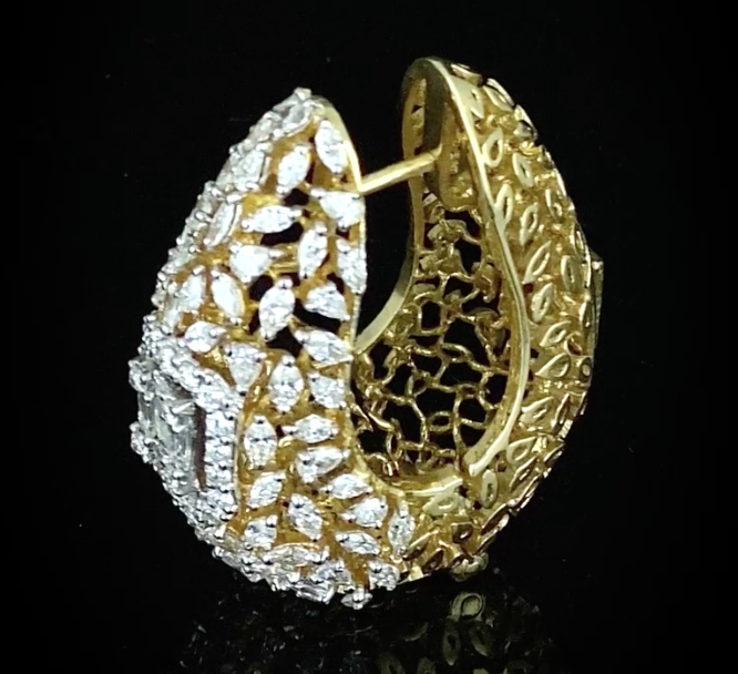 Big gold and diamond earring by Khushi Jewellers